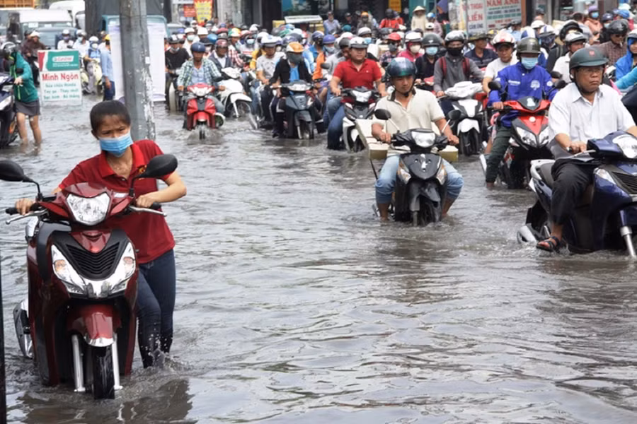 Vốn đầu tư từ Ngân sách nhà nước cho các chương trình giảm ngập, chống ngập tại TP. HCM cần phải được kiểm tra, giám sát chặt chẽ để đảm bảo vốn đầu tư không bị thất thoát, đạt hiệu quả cao. Ảnh: TTX