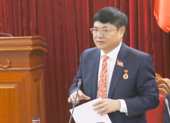 Ông Phạm Minh Tấn, Phó Bí thư Tỉnh ủy Đắk Lắk thông tin tại buổi họp báo. (ảnh: TP)