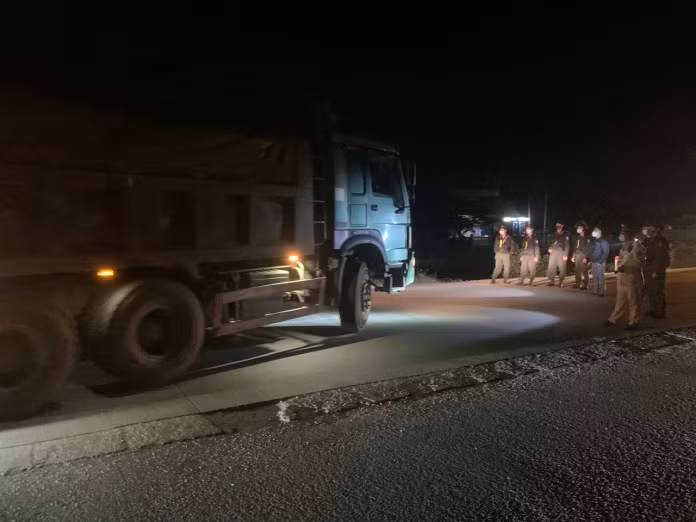 Công an tỉnh Quảng Bình đã đột kích bất ngờ và bắt quả tang vụ khai thác khoáng sản trái phép.