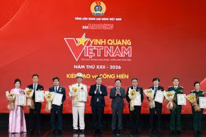 Chương trình Vinh quang Việt Nam tôn vinh 13 tập thể và cá nhân tiêu biểu