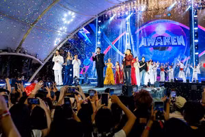Đêm nhạc hội “AWAKEN” của Trường Đại học Thăng Long đã đánh thức mọi giác quan của hơn 5000 khán giả.