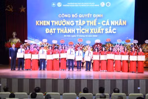 Nhiều cá nhân được vinh danh, khen thưởng.