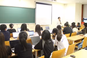 Một lớp học ở Đại học Kinh tế quốc dân. Ảnh: TG.