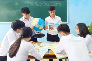 Giờ học Địa lí của học sinh của Trung tâm giáo dục thường xuyên Sa Đéc (Đồng Tháp).
