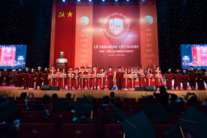 Toàn cảnh Lễ trao bằng tốt nghiệp.