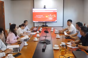 Đại diện Ban tổ chức họp, xem xét, cho ý kiến về 'bản nháp' nền tảng Cuộc thi trực tuyến.