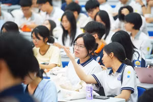 Tất cả thí sinh (bao gồm cả thí sinh được xét tuyển thẳng) phải thực hiện đăng ký xét tuyển trực tuyến.