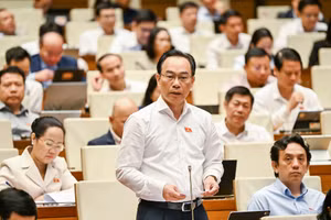 Bộ trưởng Hoàng Minh Sơn trao đổi, làm rõ 6 nhóm vấn đề trọng tâm.