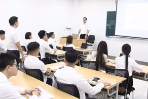 Ngay sau Lễ khai giảng các học viên chính thức bước vào khóa học.