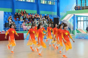 Vận động giúp tăng cường sức khỏe thể chất, tinh thần và sự kết nối cộng đồng. Ảnh: PATH.