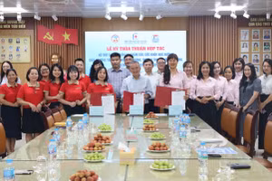 Bệnh viện bắt tay trường học chăm sóc sức khỏe học đường