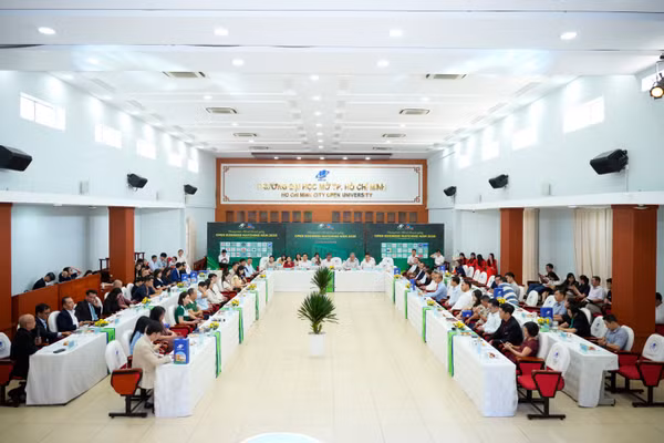 Chương trình "Kết nối doanh nghiệp" tại Trường Đại học Mở TPHCM. Ảnh: BTC.