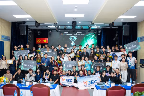 Các đội thi đoạt giải tại cuộc thi Cardano SEA Hackathon 2026. Ảnh: BTC.