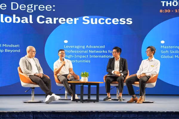 Các chuyên gia chia sẻ tại Ngày hội thông tin Thạc sĩ do Trường Đại học Việt Đức tổ chức. Ảnh: VGU.