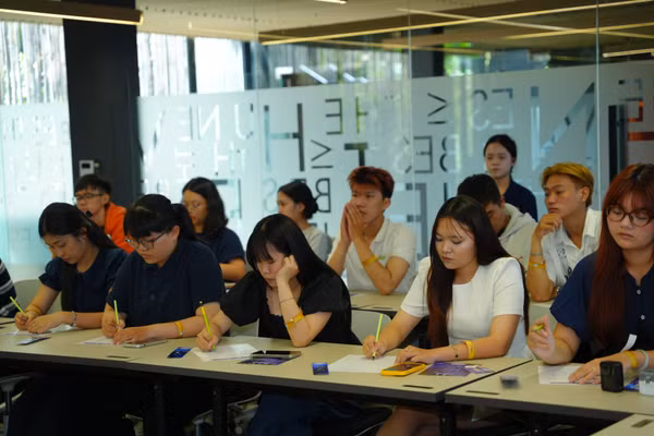 Sinh viên tham gia sự kiện "Ngày kết nối". Ảnh: Phúc Uyên.