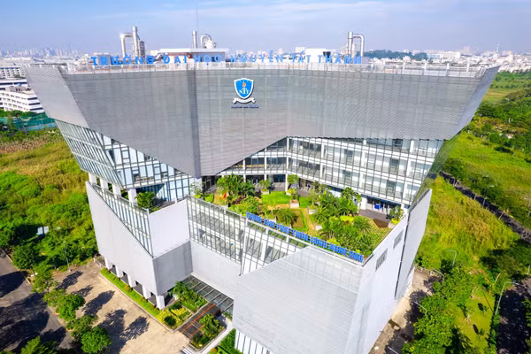 Toà nhà Trung tâm phát triển công nghệ cao, Trường Đại học Nguyễn Tất Thành. Ảnh: NTTU.