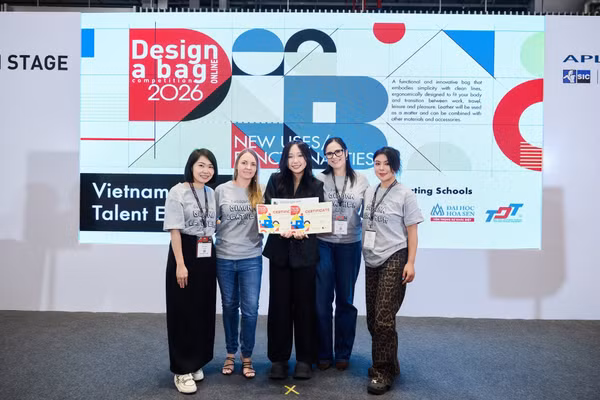 Sinh viên Hoài Thương từ Cuộc thi Nhà thiết kế tương lai đến Quán quân cuộc thi The Design-A-Bag Vietnam Talent Edition.