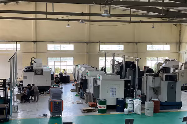 Xưởng thực hành cơ khí do Trường Cao đẳng Công nghệ cao Đồng An phối hợp với doanh nghiệp triển khai. Ảnh: Hà An.