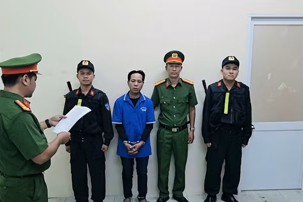 Thạch Kim Thái tại cơ quan điều tra. Ảnh: Công an TPHCM.