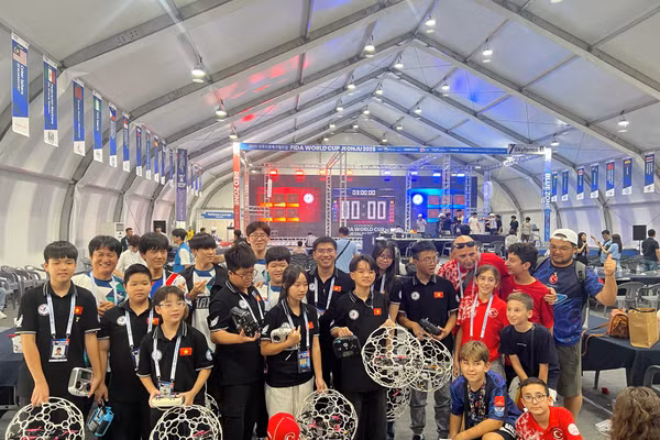 Đội tuyển Việt Nam tham gia Giải vô địch DroneSoccer quốc tế FIDA WorldCup 2025. Ảnh: BTC.