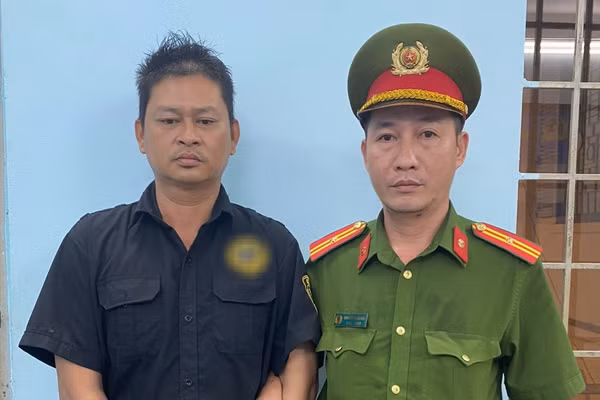 Nguyễn Thanh Sơn khi bị tạm giữ. (Ảnh: Công an TPHCM).