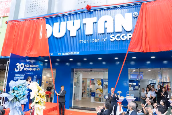 Nghi thức khai trương showroom của Nhựa Duy Tân tại 87-89-91 An Dương Vương. 