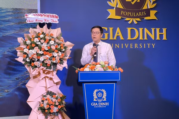 TS Võ Trung Tín - Trường Đại học Luật TPHCM phát biểu tham luận tại hội thảo. Ảnh: Hà An.