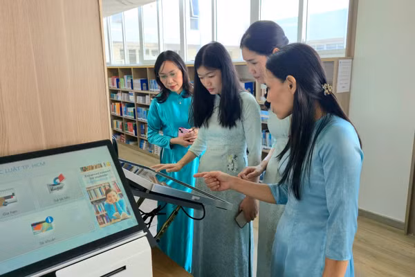 Thư viện số nơi lưu trữ tài liệu, sách, giáo trình học tập tại Trường Đại học Luật TPHCM. Ảnh: HCMULAW.