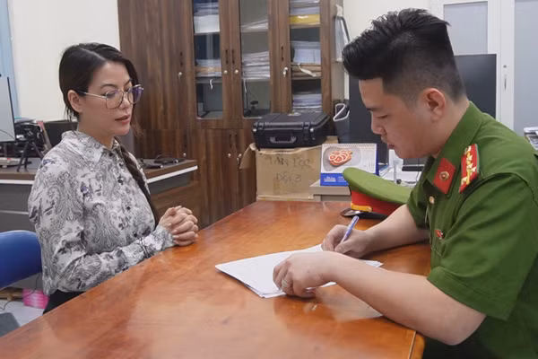 Trương Ngọc Ánh tại cơ quan điều tra. Ảnh: Công an TPHCM.