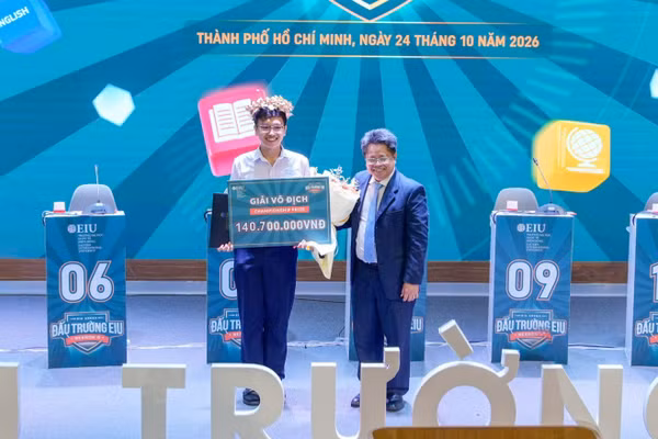 Bùi Linh Phúc An giành quán quân cuộc thi "Đấu trường EIU" lần 6. Ảnh: BTC.