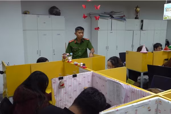 Công an TPHCM khám xét doanh nghiệp có hành vi lừa đảo qua hình thức "hợp đồng kỳ nghỉ". Ảnh: Công an TPHCM.