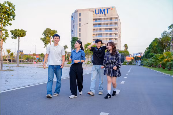 Sinh viên Trường Đại học Quản lý và Công nghệ TPHCM. Ảnh: UMT.