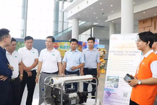 Hệ thống xử lý nước của Trường Đại học Việt Đức giới thiệu tại ngày hội. Ảnh: Cổng TTĐT TPHCM.