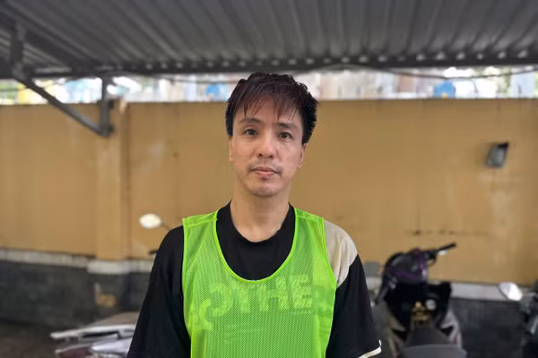 Lê Duy Linh, nghệ danh Tăng Nhật Tuệ tại cơ quan điều tra. Ảnh: Công an TPHCM.
