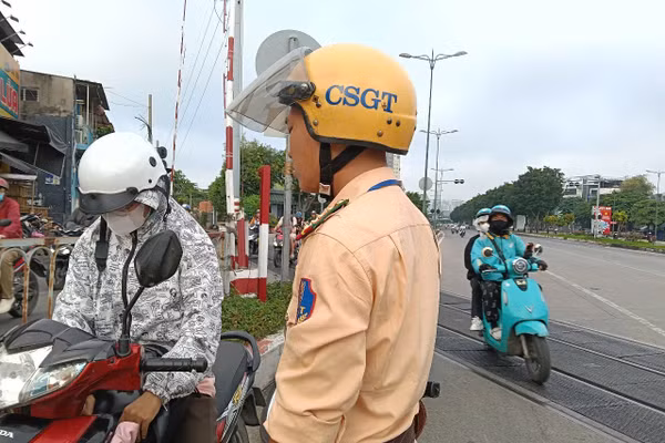 CSGT TPHCM tuần tra xử lý vi phạm giao thông. (Ảnh: Công an TPHCM).