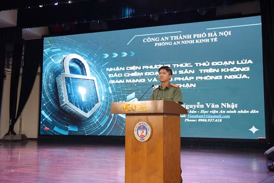 Trung tá, TS. Nguyễn Văn Nhật chia sẻ phương thức, thủ đoạn lừa đảo với sinh viên.
