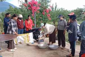 Một buổi học lớp chăn nuôi heo. (Ảnh: UBND xã M'Drắk)