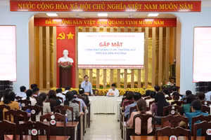 UBND phường Ea Kao gặp mặt cán bộ quản lý cơ sở giáo dục. 