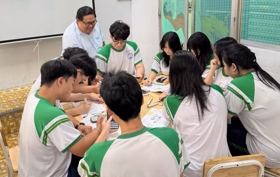Tiết dạy của thầy Lương Nguyễn Tường Anh. Ảnh: NTCC