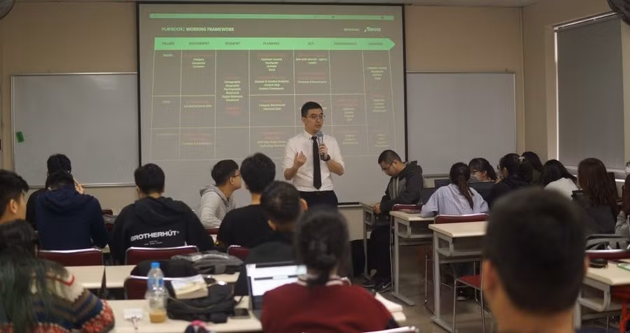 Một lớp học của Trường Quản trị và Kinh doanh (Đại học Quốc gia Hà Nội). Ảnh: NTCC