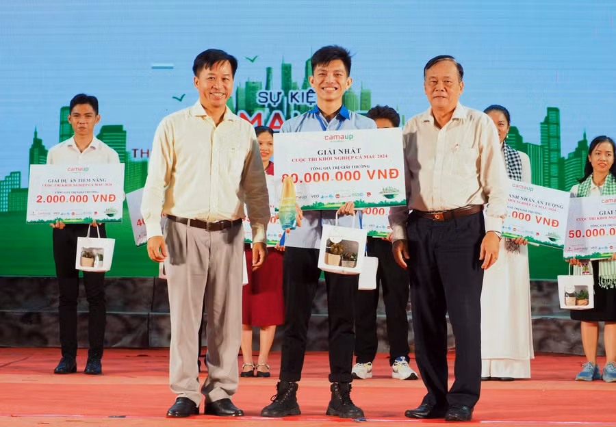 sinh-vien-che-tao-robot-vot-rac-tren-song-4.jpg