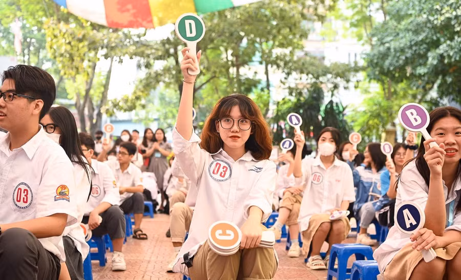 Hoạt động ngoại khóa thi tìm hiểu kiến thức pháp luật dành cho học sinh THPT. Ảnh: Trường THPT Nguyễn Bỉnh Khiêm (Hà Nội)