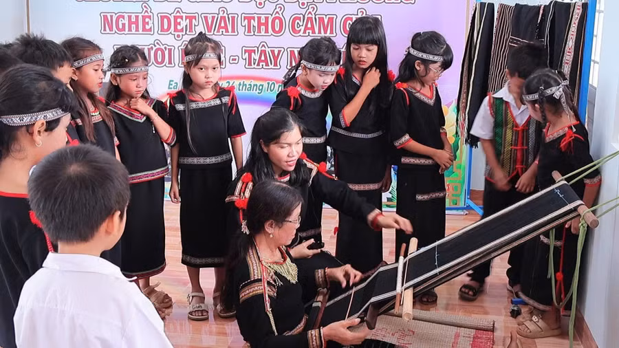 long-yeu-nuoc-duoc-gieo-mam-tu-dieu-gian-di-1.jpg
