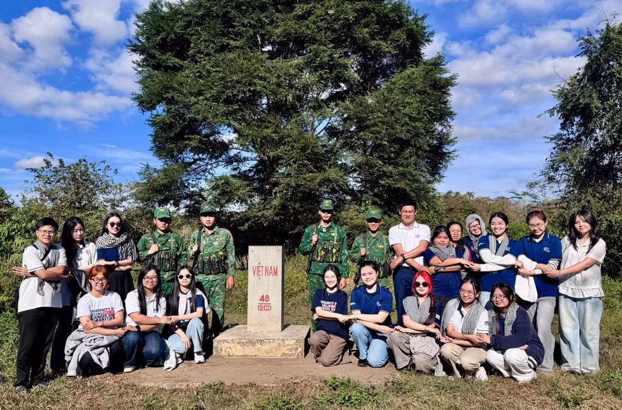 ve-nguon-noi-bien-cuong-thau-hieu-gia-tri-binh-yen-3.jpg