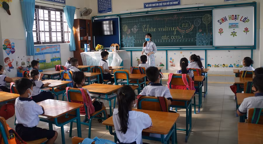 Giáo viên trẻ công tác tại Trường Tiểu học Thạnh An (xã đảo Thạnh An, huyện Cần Giờ, TPHCM). Ảnh: Mạnh Tùng
