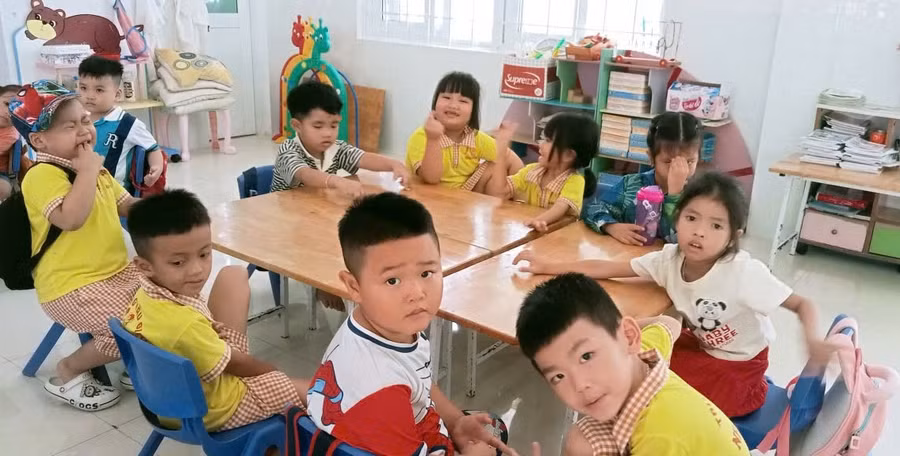 Trường Mầm non xã Nhơn Châu chỉ có 3 giáo viên phụ trách 3 lớp.