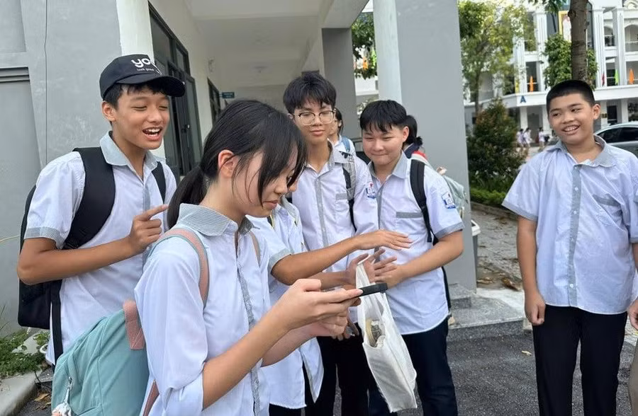 Học sinh tiếp cận công nghệ ngày càng phổ biến. Ảnh: INT.