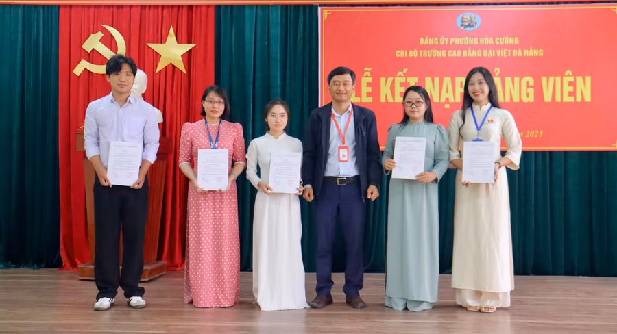 phat-trien-dang-trong-hoc-sinh-sinh-vien6.jpg