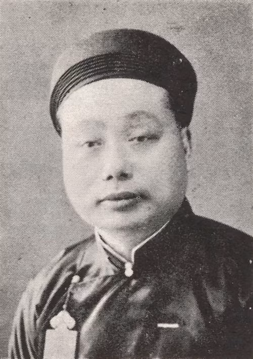 vi-dai-khoa-dau-tien-va-cuoi-cung-duoc-khac-ten-tren-bia-da-van-mieu-hue-1.png