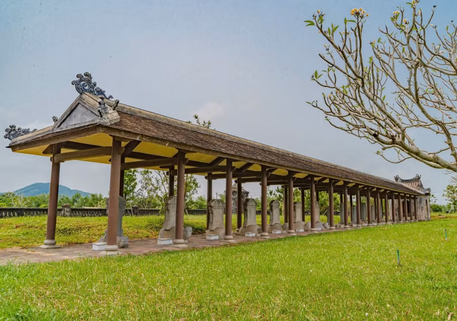 vi-dai-khoa-dau-tien-va-cuoi-cung-duoc-khac-ten-tren-bia-da-van-mieu-hue-2.jpg